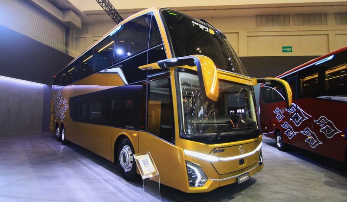 Peluncuran Perdana Bus Mercedes-Benz O500 RSD 2445 di Asia oleh DCVI