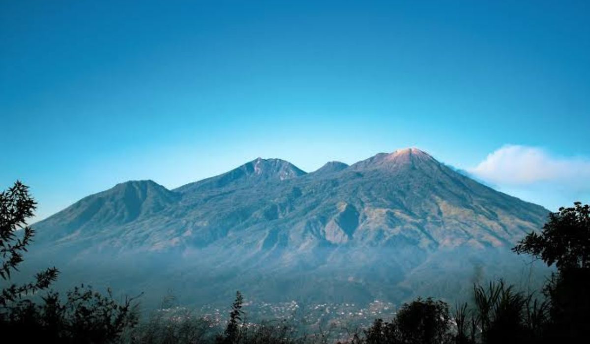 Misteri Gunung Arjuno Mengapa Jumlah Pendaki Harus Genap? 