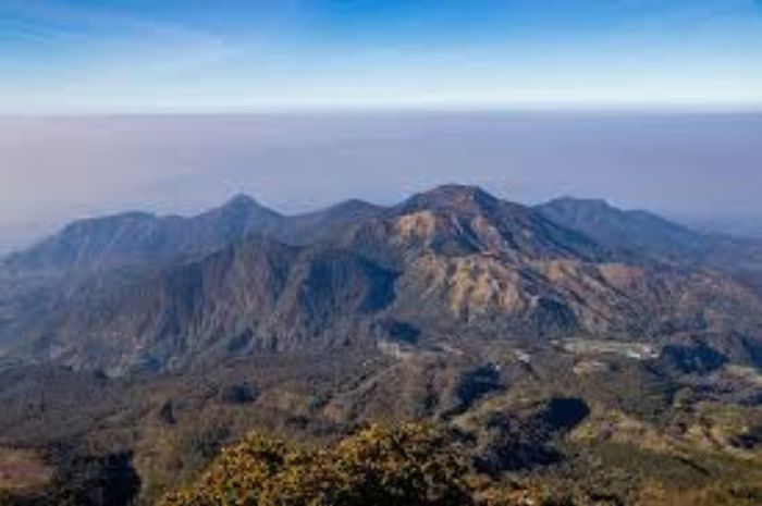 Dibalik Keindahan Alamnya, Gunung Lawu Juga Simpan Banyak Misteri