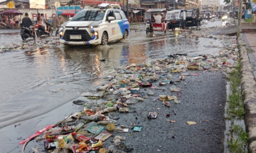 Hujan Deras Picu Banjir dan Tumpukan Sampah Kepung Pusat Kota Tebing Tinggi, Warga Desak Penanganan Serius