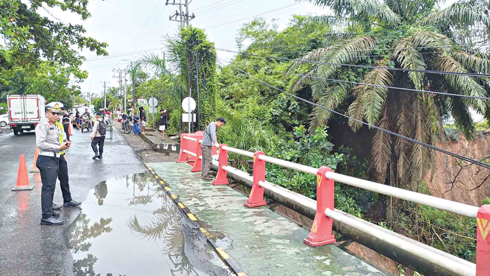 Jembatan Beliti Terancam Ambles Akibat Longsor, Masyarakat Hawatir