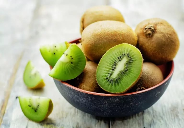 Makan Kiwi Setiap Hari? Ini 12 Manfaat Kesehatan yang Mengejutkan!