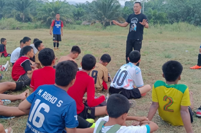 Sekda Mendorong Semangat Sepak Bola di Kabupaten Empat Lawang