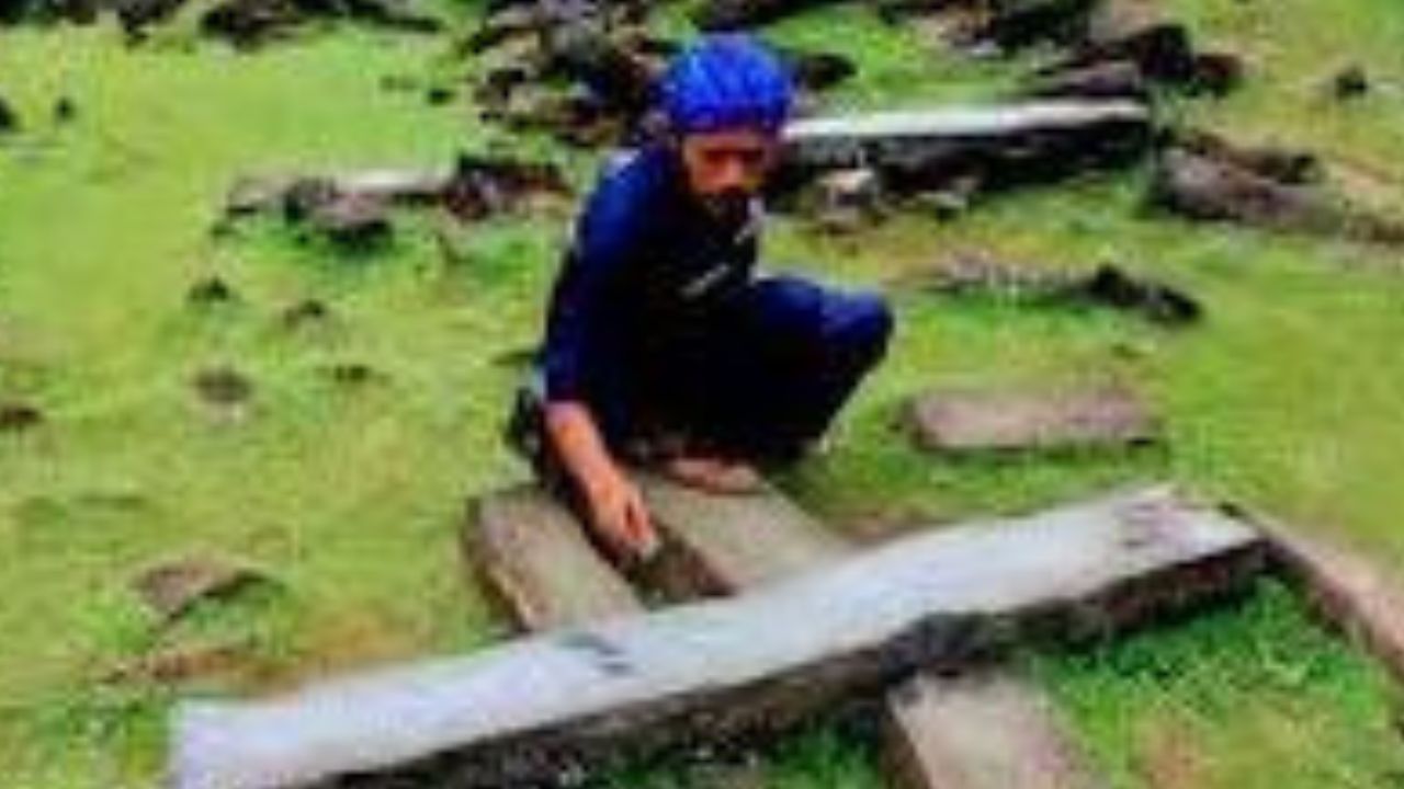 Batu Gong atau Batu Gamelan Jejak Bersejarah di Gunung Padang yang Dipukul Mengeluarkan Irama Musik