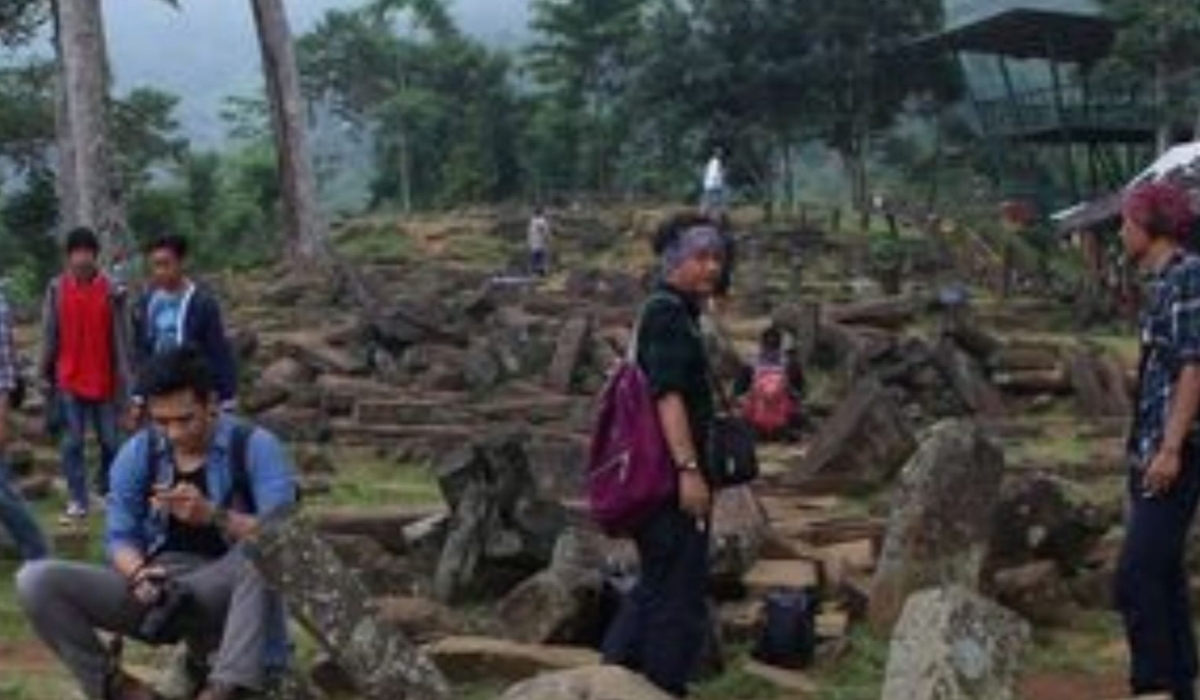 Ini Baru Oke, Penemuan Makam Kuno di Gunung Padang, Menyingkap Tabir Masa Lalu, Patut Diacungkan Jempol