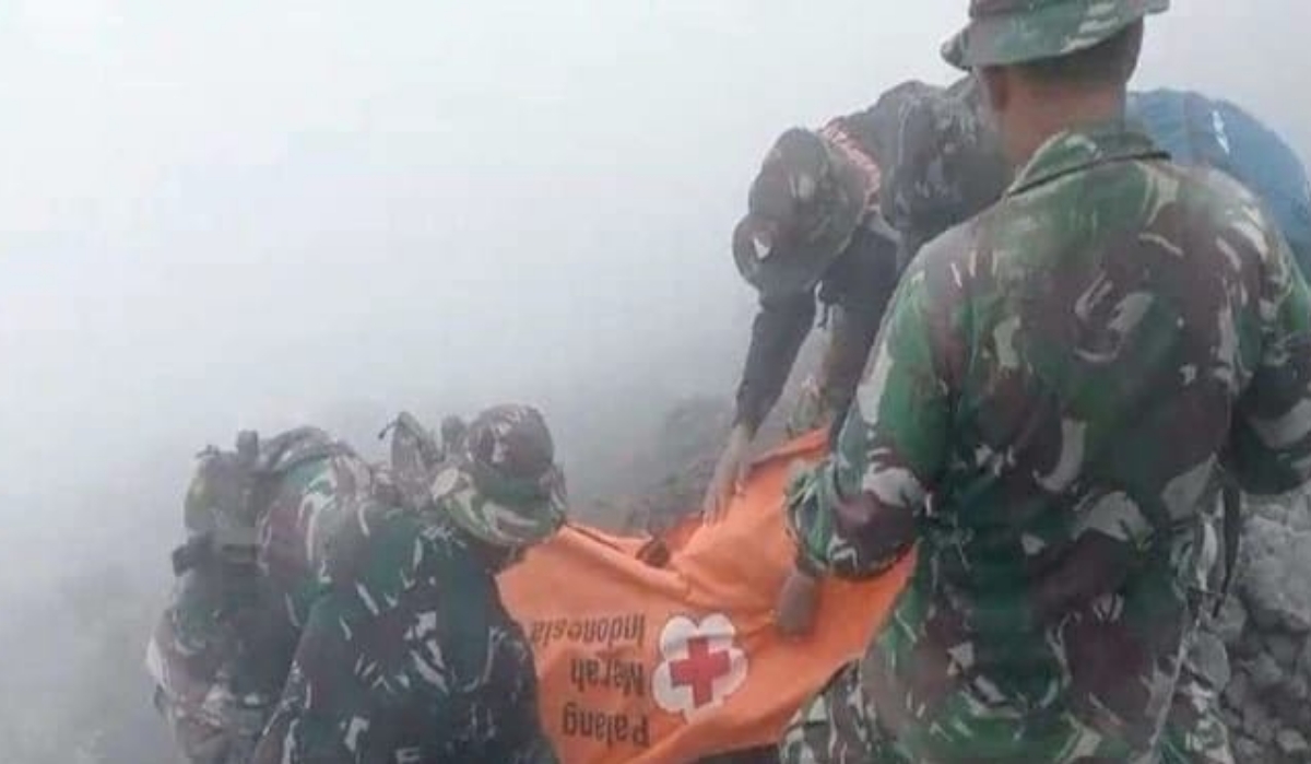 Kisah Mencekam 75 Pendaki, Sri Wahyuni dan 9 Rekan Selamat dari Hujan Batu Panas