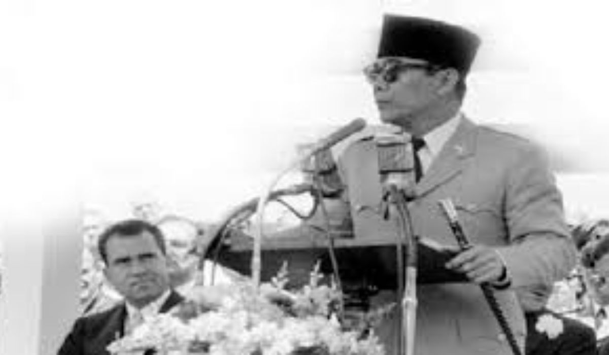 Katanya Sakti? Ternyata Dari Sini Asal Tongkat Komando yang Sering Ditenteng Soekarno ke Mana-mana