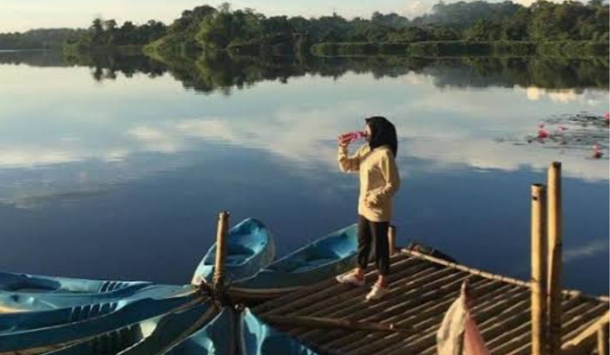 Mengulik Danau Dendam Tak Sudah: Destinasi Wisata Modern dengan Legenda Menarik