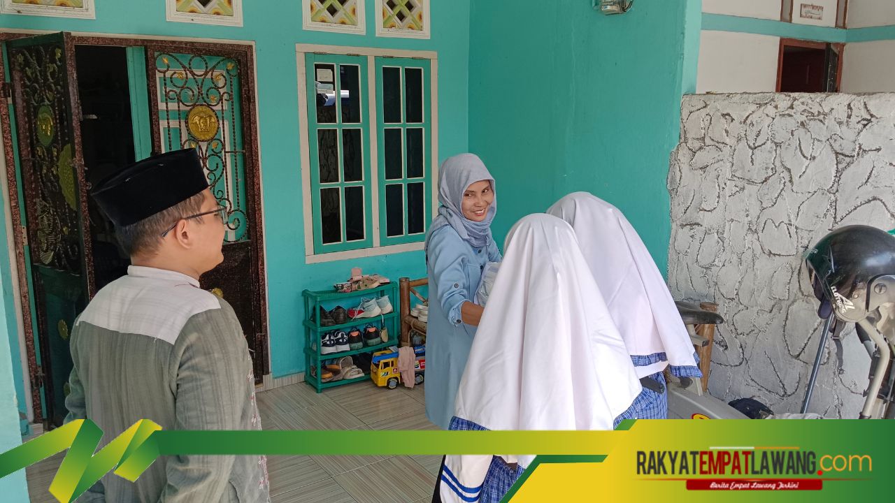 Bulan Ramadhan, AL Azhar Cairo Empat Lawang Berbagi THR dan Takjil