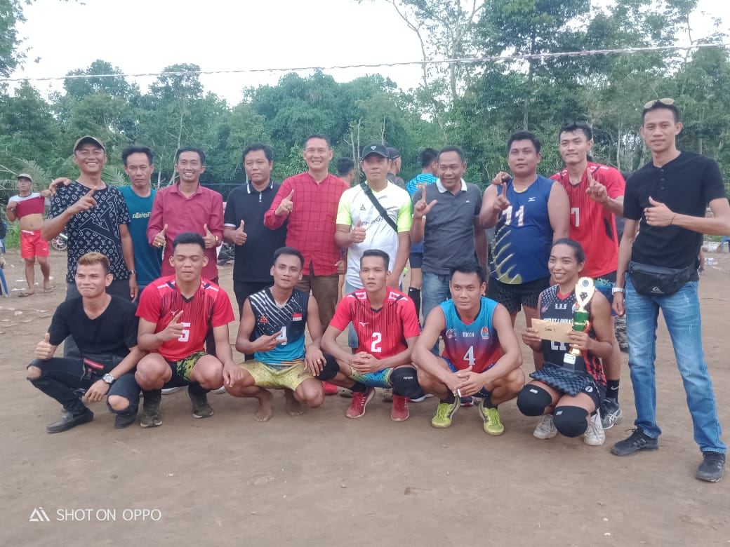 Penyengat Hitam Juarai Turnamen Bola Voli Tanjung Kupang Baru