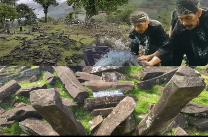 Penemuan Makam Kuno di Gunung Padang, Menyingkap Tabir Sejarah Masa Lalu, Menakjubkan !