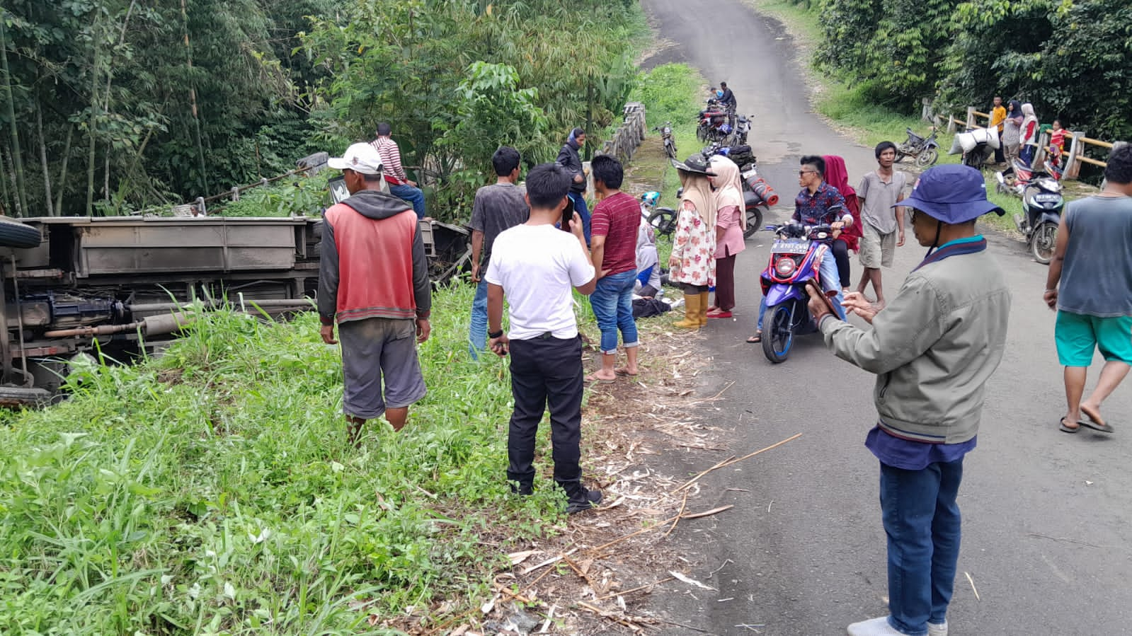 Bus Wisata Terguling di Kawasan Wisata Gunung Dempo, Apa Penyebabnya?