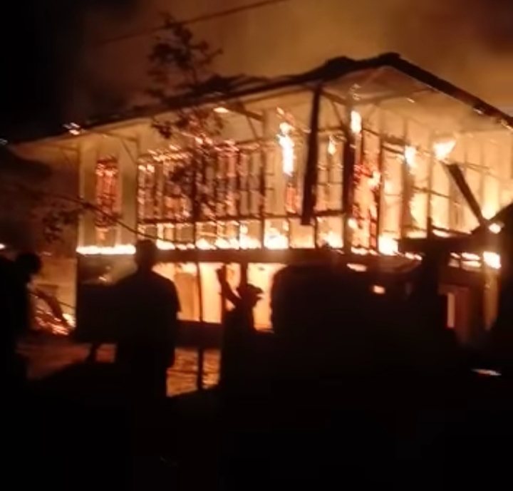Empat Lawang Kembali Dilanda Musibah Kebakaran, 2 Rumah Hangus Terbakar, 2 Rusak Berat dan 2 Rusak Ringan