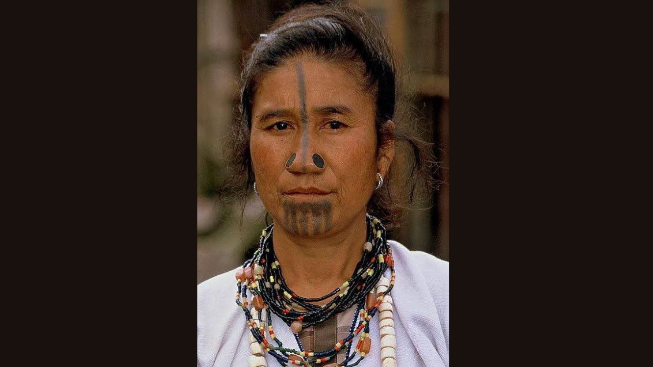 Suku Apatani di Arunachal Pradesh, Wanita Cantik di Sini Menyumbat Hidung dan Tato, Apa Tujuannya?