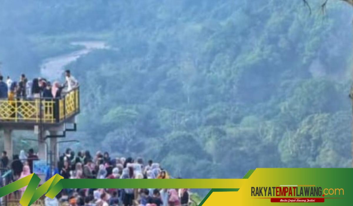 Menjelajahi Keindahan Negeri Atas Awan di Bukit Tinggi, Sumatra Barat