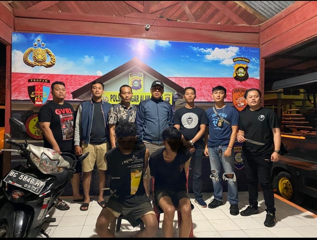 Rampok dan Tusuk Tukang Ojek