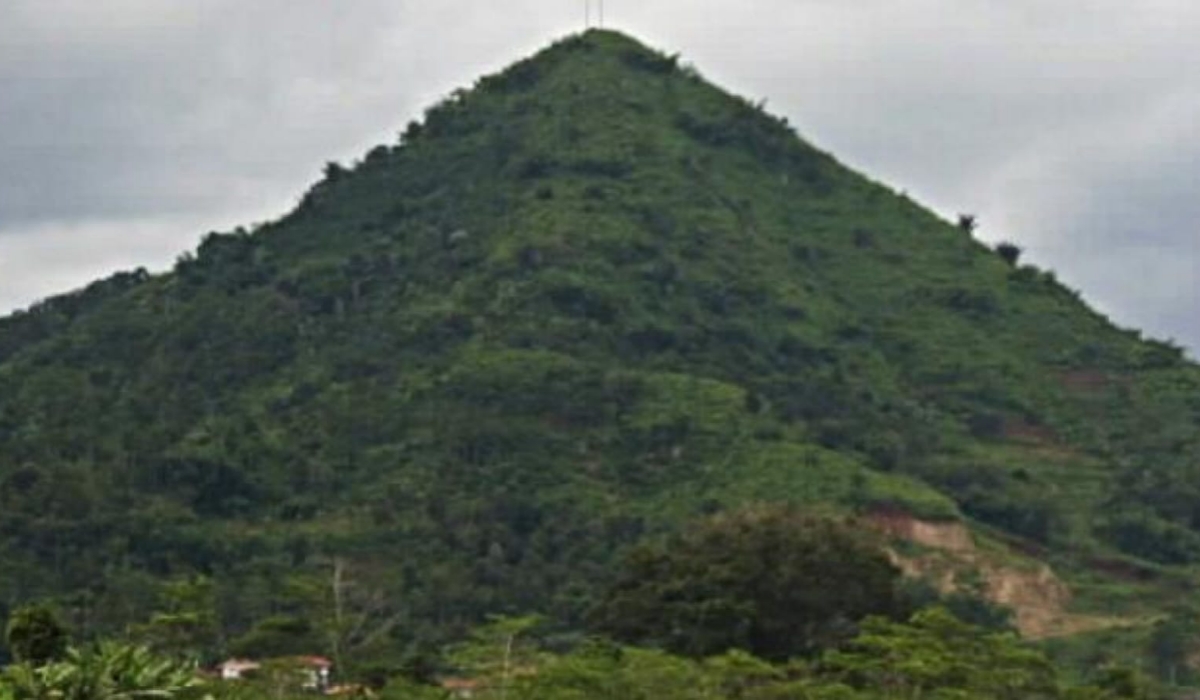 Misteri Gunung Lalakon, Gunung Piramida dari Jawa Barat yang Membuat Merinding, Begini Ceritanya!