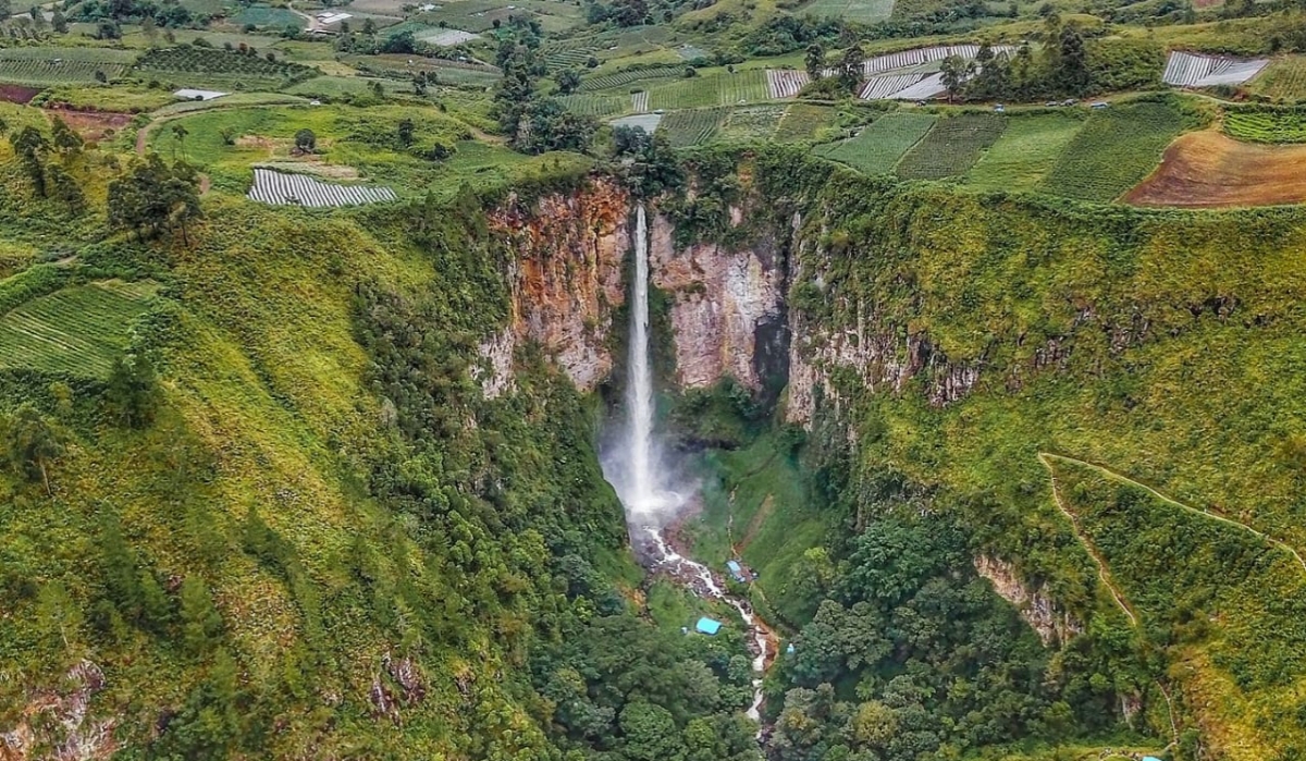 Air Terjun Sipisopiso: Keindahan Alami yang Megah di Sumatera Utara