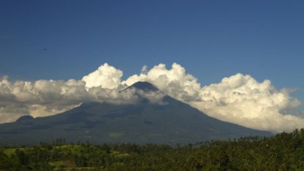 Gunung Klabat: Pesona Tertinggi Sulawesi Utara