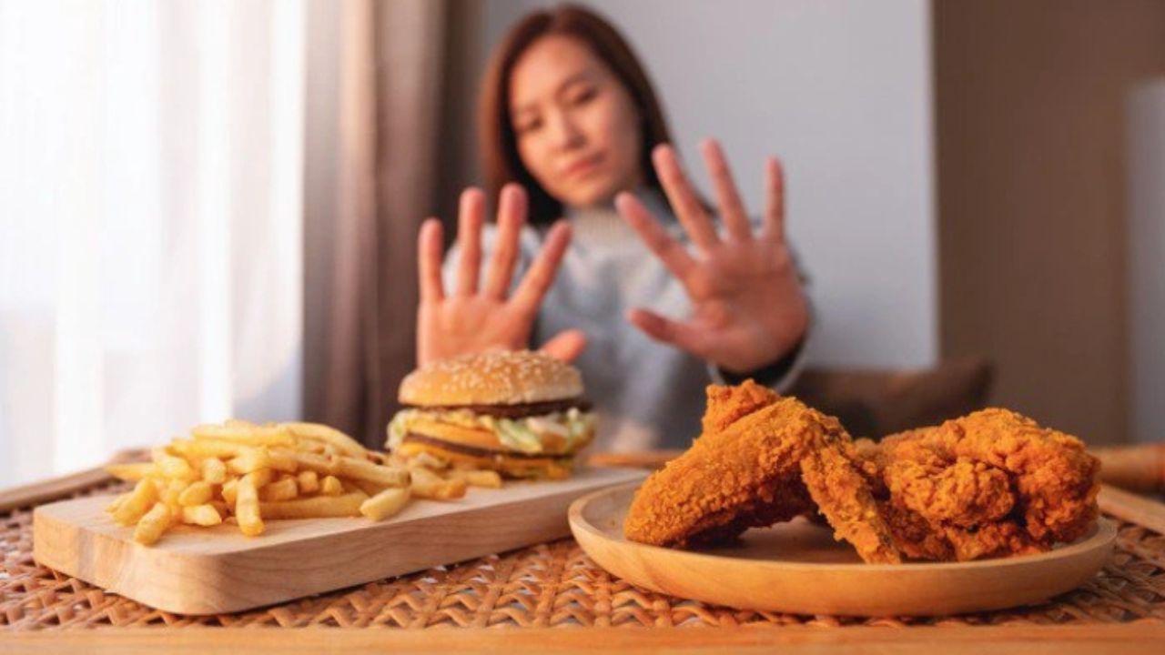 Makanan dan Otak: Mengapa Pola Makan Buruk Bisa Menyebabkan Gangguan Mental?