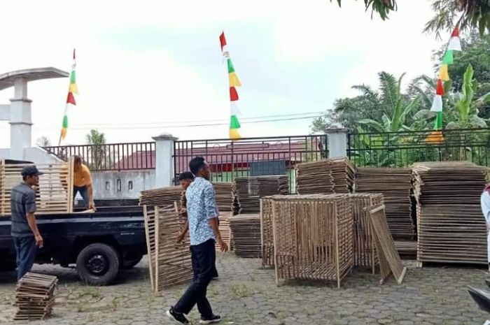 Dinas Pertanian Salurkan Bantuan Kandang dan Bibit Ayam KUB