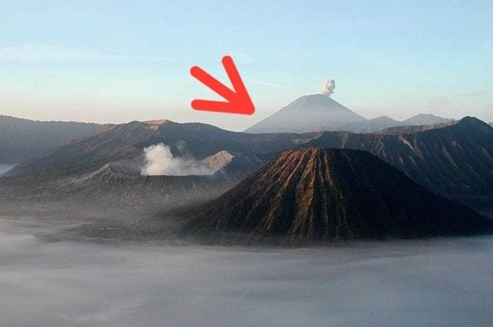 Misteri Gunung Bromo: Mitos dan Legenda Penghuni Gaib