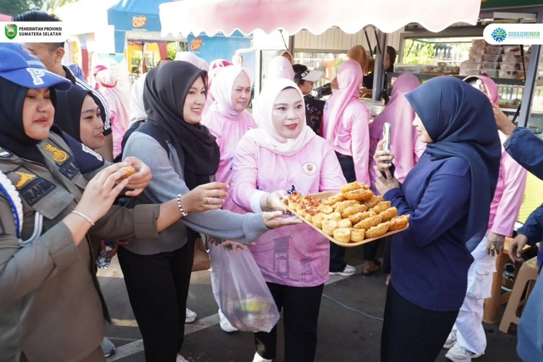 Ribuan Bidan Serbu Halaman DPRD Sumsel