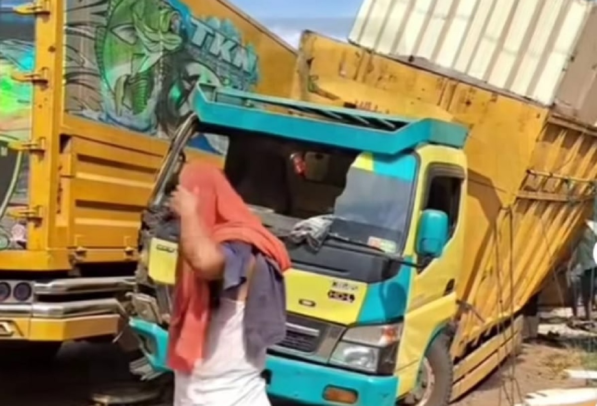 Kecelakaan Dua Truk Besar di Jalintim Palembang–Jambi Sebabkan Kemacetan 24 Jam