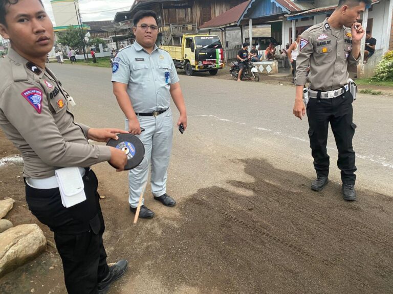 Polisi Olah TKP Lakalantas Maut di Pendopo Empat Lawang