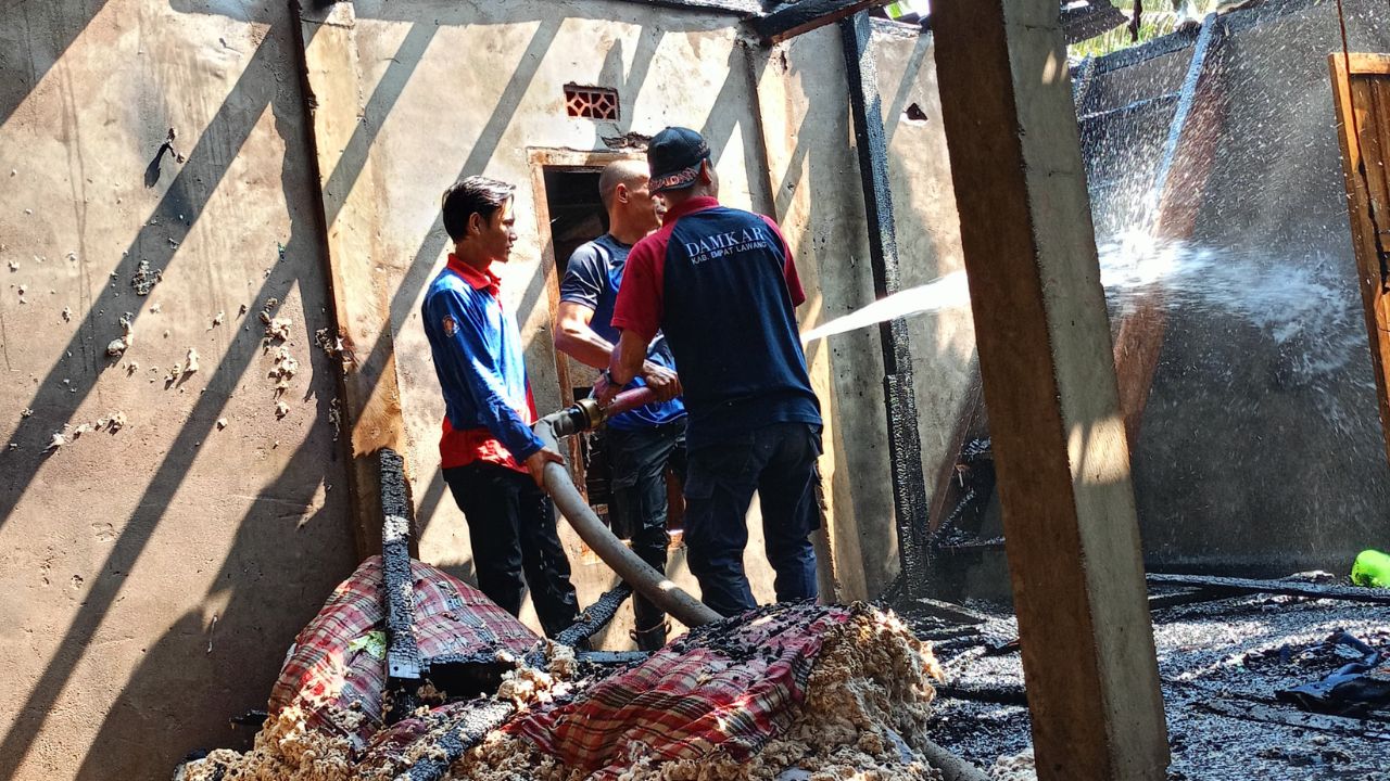 Kebakaran di Desa Muara Pinang Baru, Dua Rumah Warga Terdampak Amukan Sijago Merah