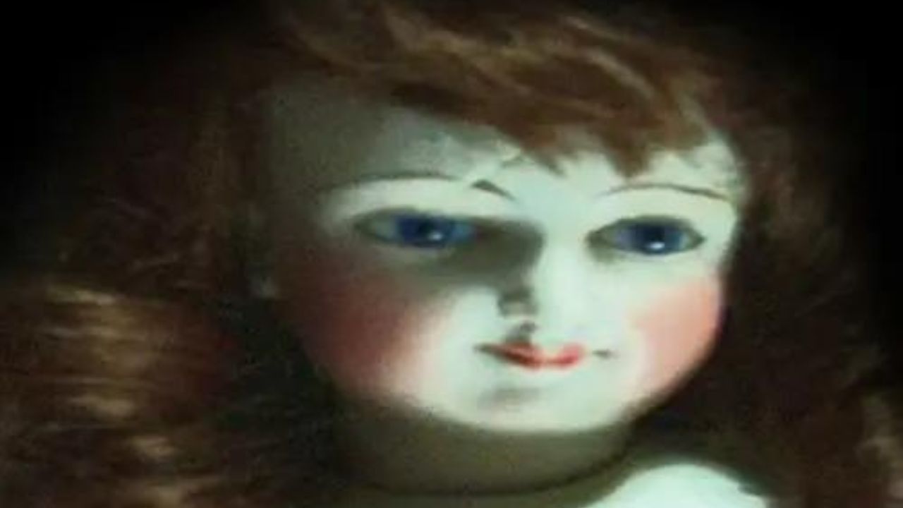 Alice: Boneka Jahil yang Menakutkan
