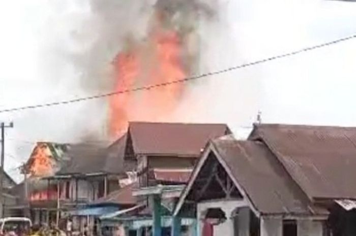 Rumah Panggung Habis Terbakar, Anak Tunanetra Nyaris Terpanggang 