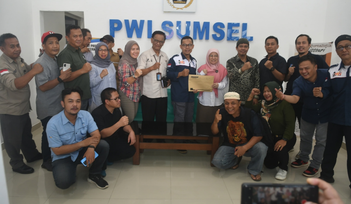 Dwitri Kartini Serahkan Berkas Pencalonan Ketua PWI Sumsel