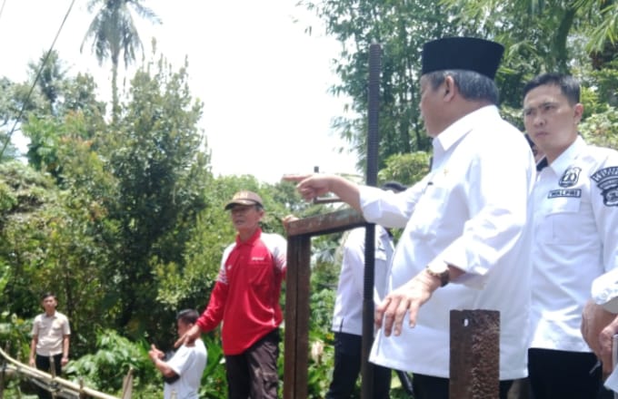 Bupati Lahat BZ Tinjau Irigasi di Tanjung Payang, Pastikan Pasokan Air Sawah Lancar