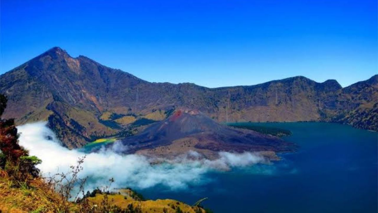 Gunung Baru dan Puncak Gunung Rinjani, Keindahan dan Mitos di Tengah Nusantara
