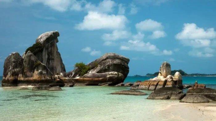 6 Rekomendasi Pantai di Bangka Wajib Dikunjungi, Nomor 2 Lokasi Syuting Laskar Pelangi