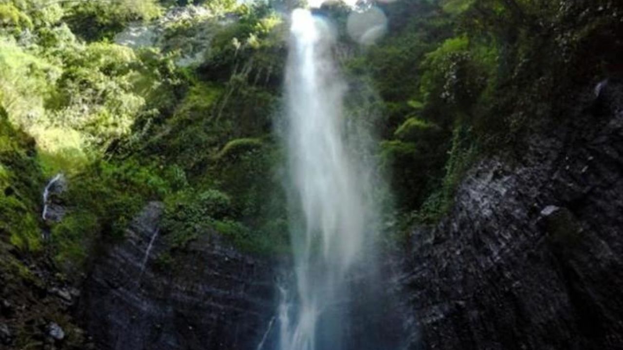 Menikmati Keindahan Air Terjun Kali Pancur di Lereng Gunung Telemoyo