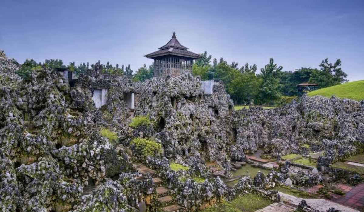 Taman Sari Gua Sunyaragi: Situs Bersejarah dengan Aura Mistis di Cirebon