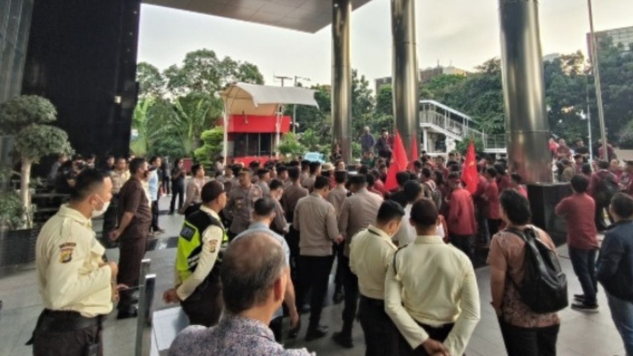 Memanas!!, Massa Aksi Desak Firli Bahuri Mundur dari KPK