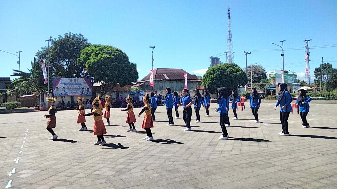 Peserta Senam Goyang Lapangan Pemkab