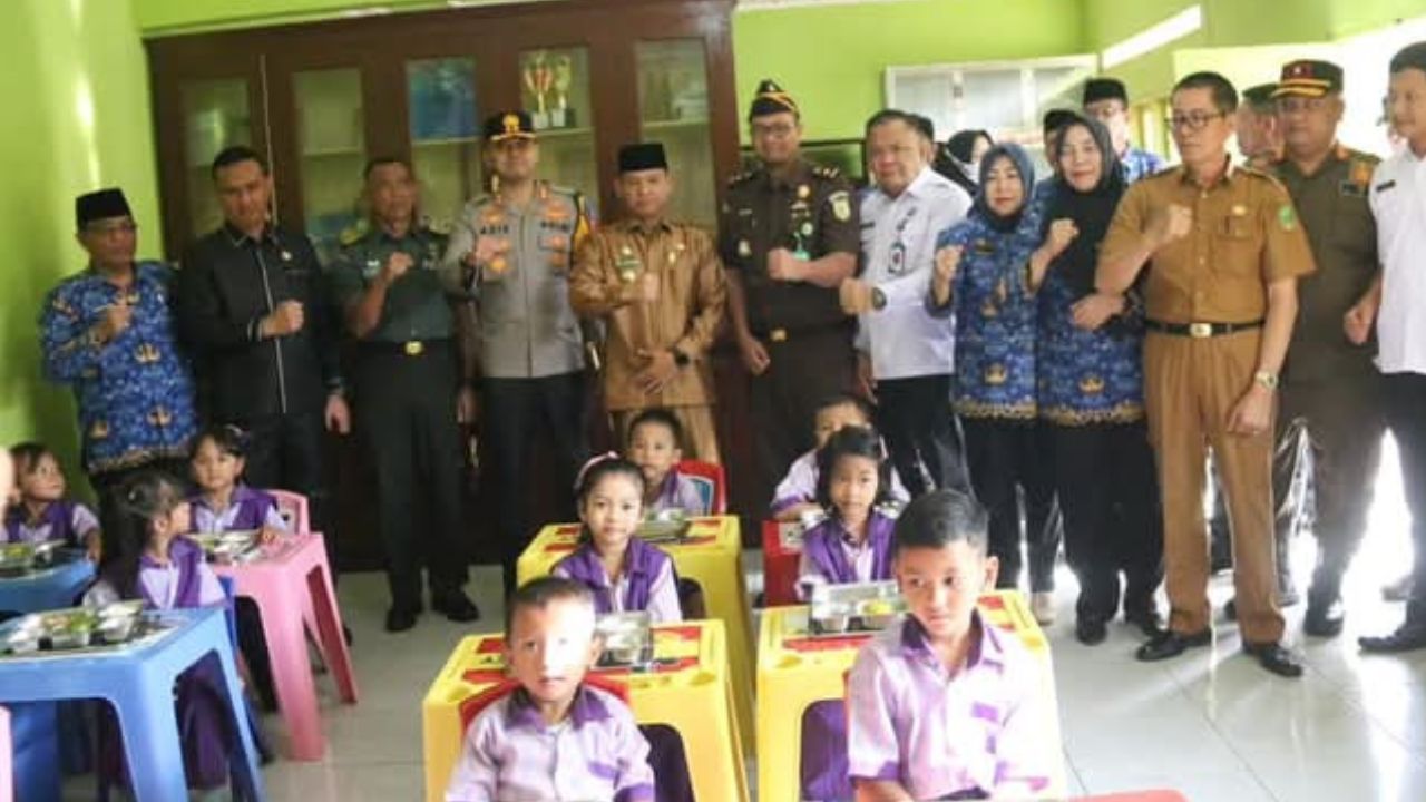 Hari Pertama Program Makan Bergizi Gratis di Empat Lawang, 3.088 Porsi Dibagikan