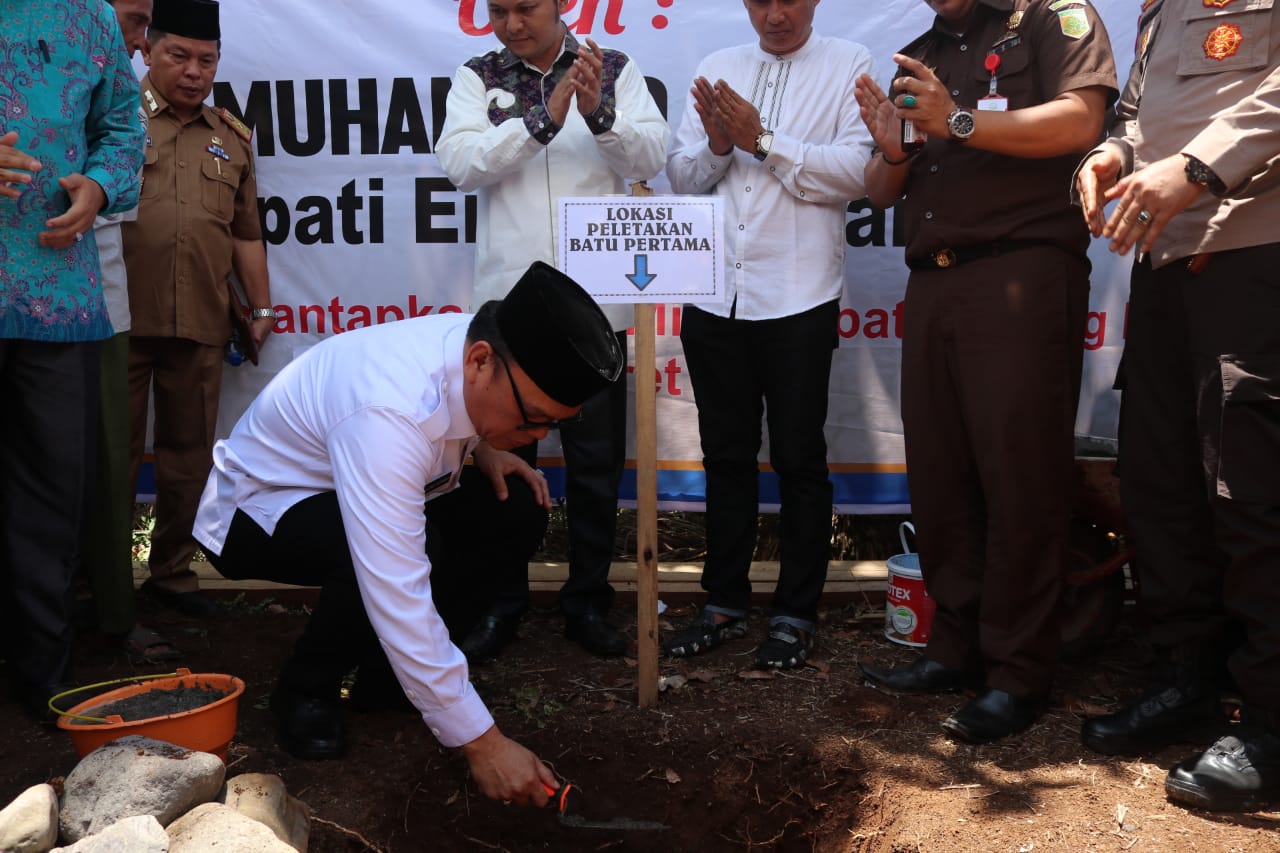 Bupati Letakkan Batu Pertama Pembangunan Pondok Pesantren Birrul Walidain 