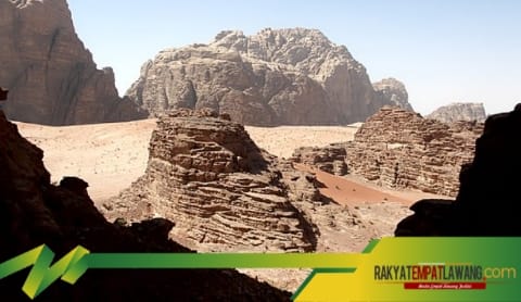 Keajaiban Padang Pasir! Menjelajahi Kegersangan yang Mempesona di Wadi Rum Yordania