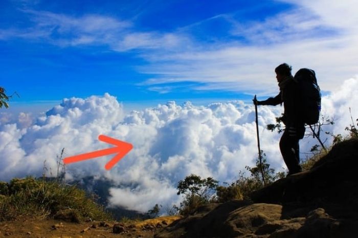 Menembus Kabut: Petualangan Berani Dika di Dunia Bunian