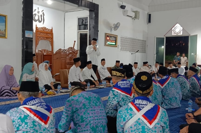 Keberangkatan Jamaah Haji Empat Lawang Dilepas Bupati