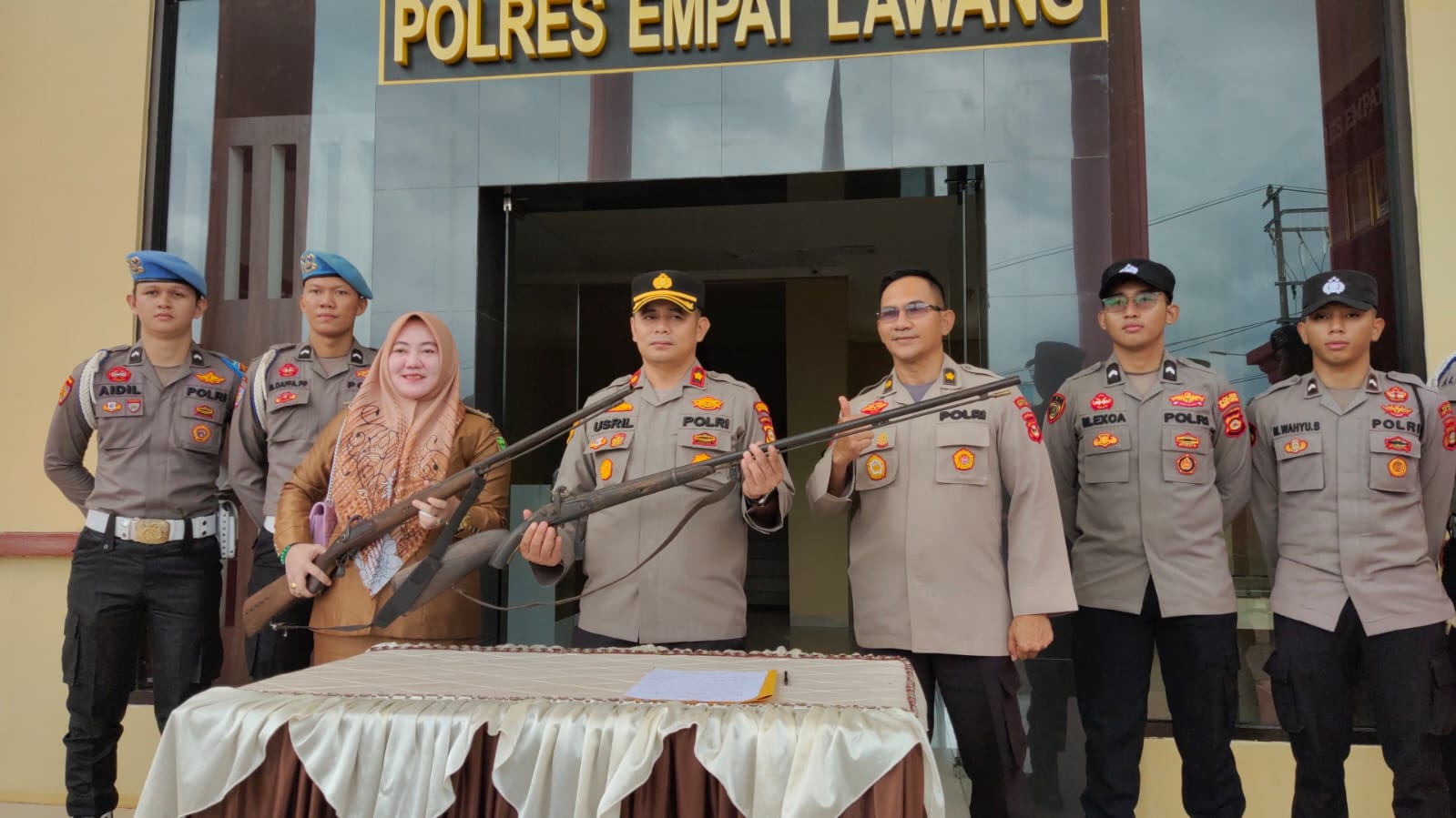 Dua Pucuk Senpira Aktif Diserahkan ke Polisi