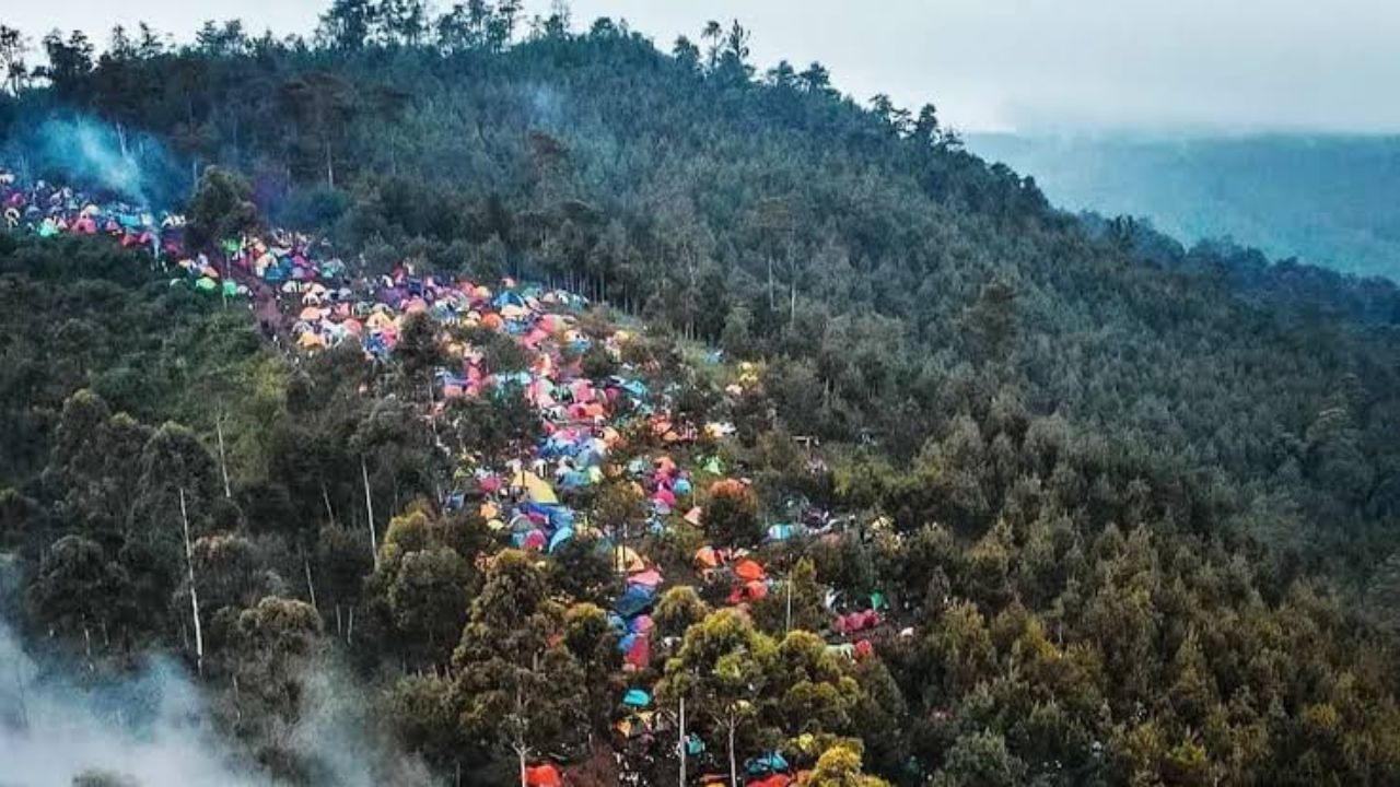 Gunung Putri Keindahan Alam dan Misteri yang Menawan,Mahluk Halus dan Suara Aneh 