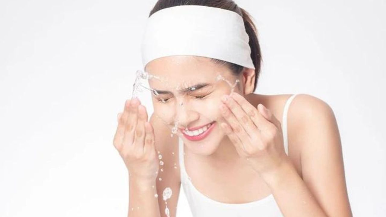 Manfaat Mencuci Wajah dengan Air Garam: Rahasia Kecantikan Alami