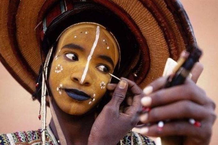 Mengenal Tradisi Gerewol: Pesta Kecantikan Suku Wodaabe yang Mempesona