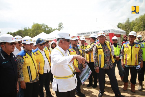 Menteri Basuki Hadimuljono Mendorong Perhatian terhadap Kualitas Jalan dan Lingkungan Ruas Jalan Tol IKN